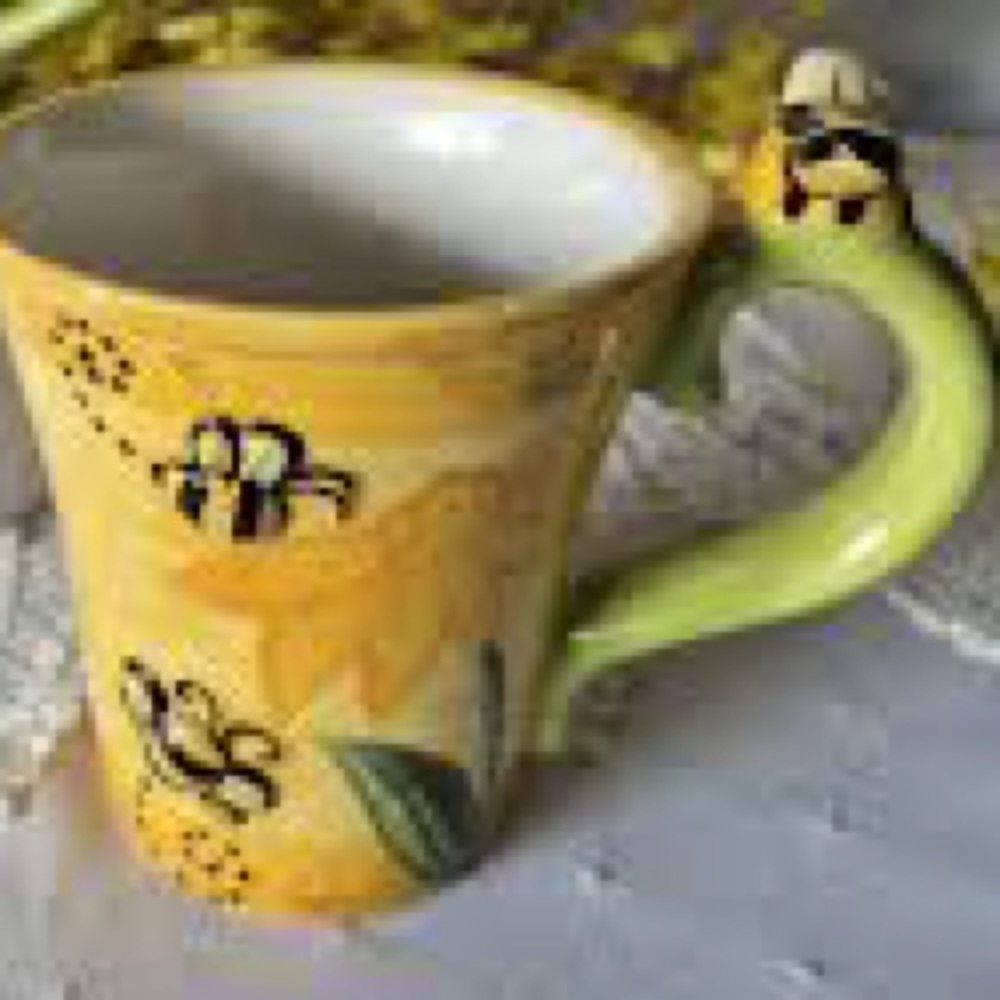 Pier 1 Yellow 3d Bee Mug with Green Handle - Picture 4 of 8